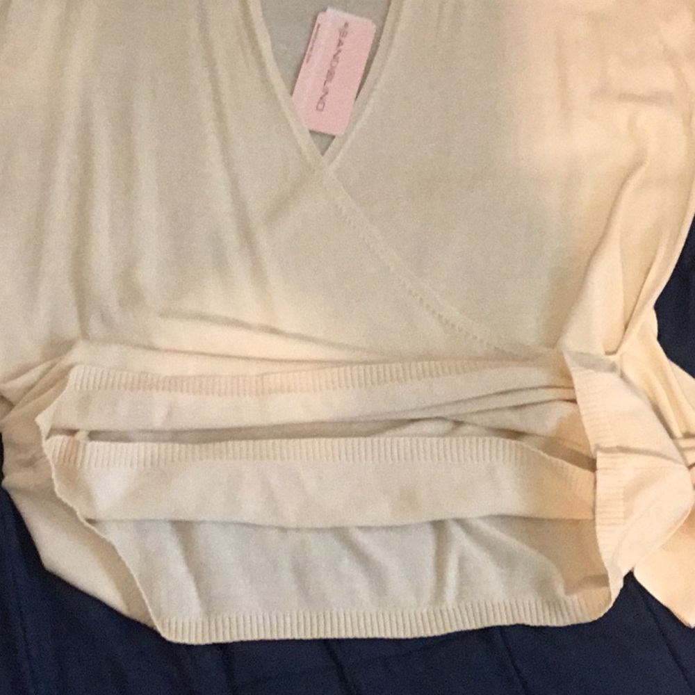 NWT Bandolino Light Yellow Wrap Top with Pink Label - Picture 11 of 16